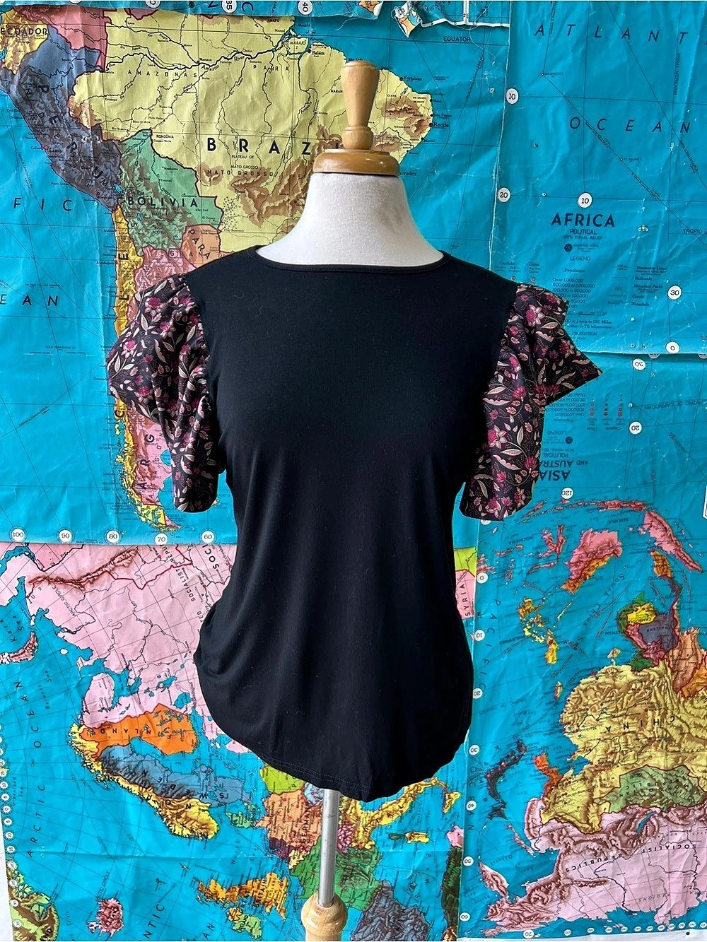 Sterling Kreek Floral Puff Sleeve Blouse in Black & Pink Small Like New